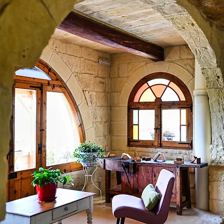 Bed & Breakfast Maria's Għasri