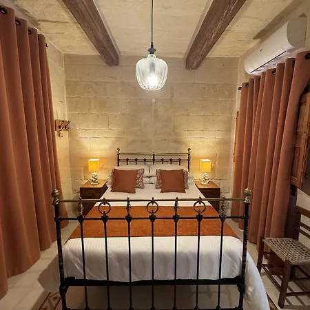 Maria's Bed & Breakfast 4*